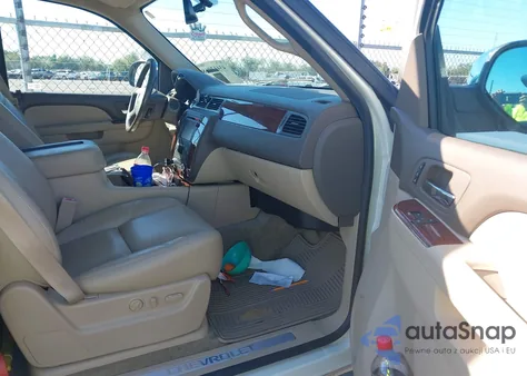 2014 Chevrolet Suburban 1500 Ltz z USA, uszkodzony, nr VIN 1GNSCKE0XER235343